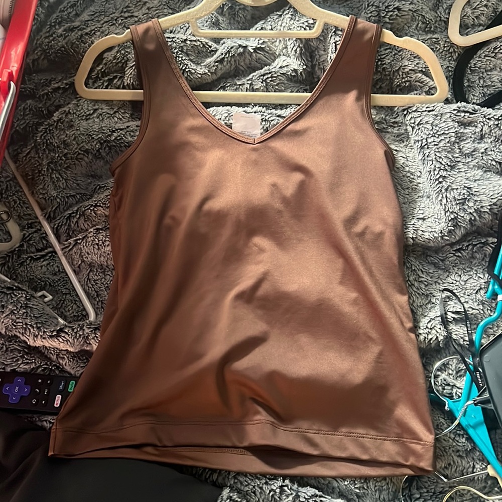 brown gym shirt